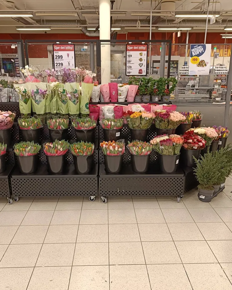 The flower section at Extra Vadsø