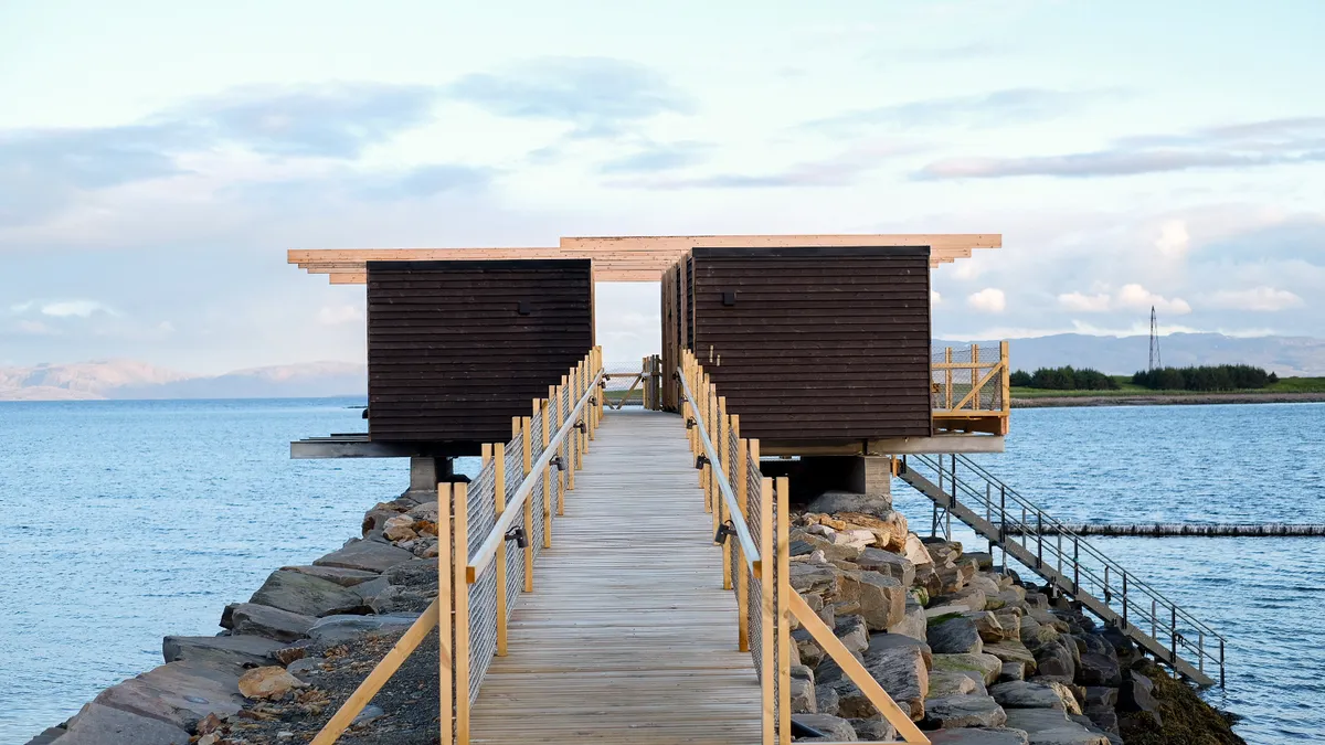 Horisontti saunas badstue på Ytrebyfjæra med utsikt over fjorden