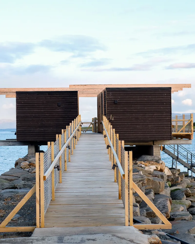 Horisontti saunas badstue på Ytrebyfjæra med utsikt over fjorden