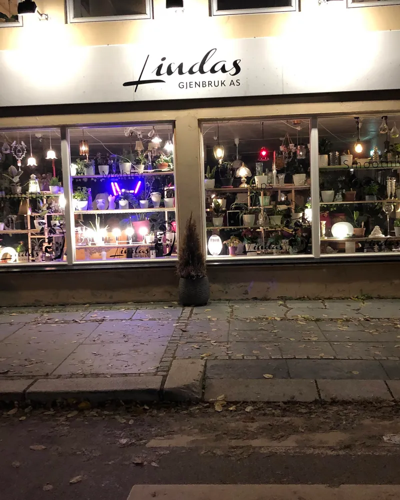 The shop window at Lindas Gjenbruk