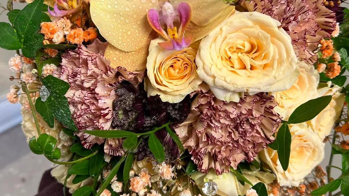 Blomsterarrangement fra Marits Blomsterverksted