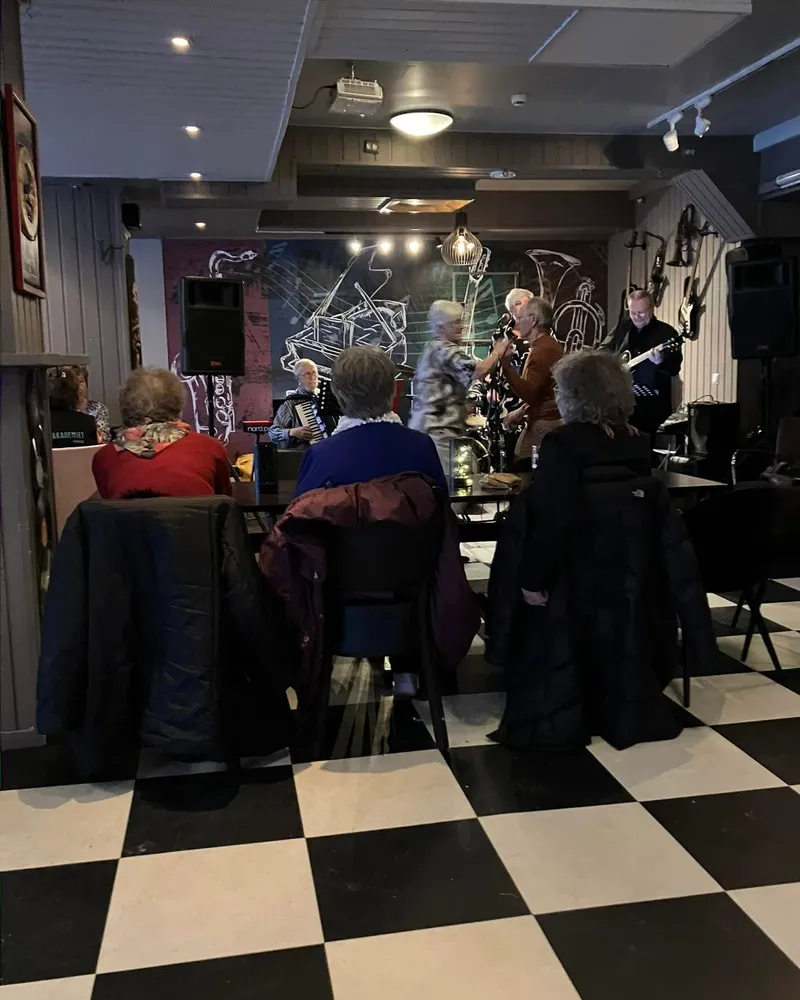 Livemusikk på Mølla Bar i Vadsø