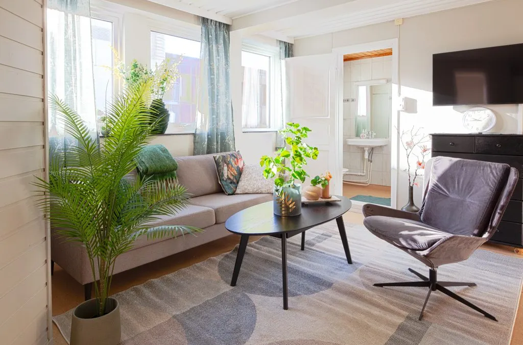 Bedsit at Yess Vadsø, with a living room and private bathroom